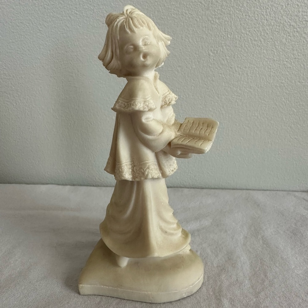 Ivory Faro Figurine Choral Girl